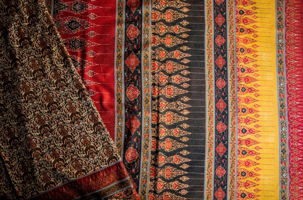 Thai Style Studio 1984 ผ้าลายอย่าง / ผ้าลายอย่าง...แต่งกายอย่างอยุธยา 19