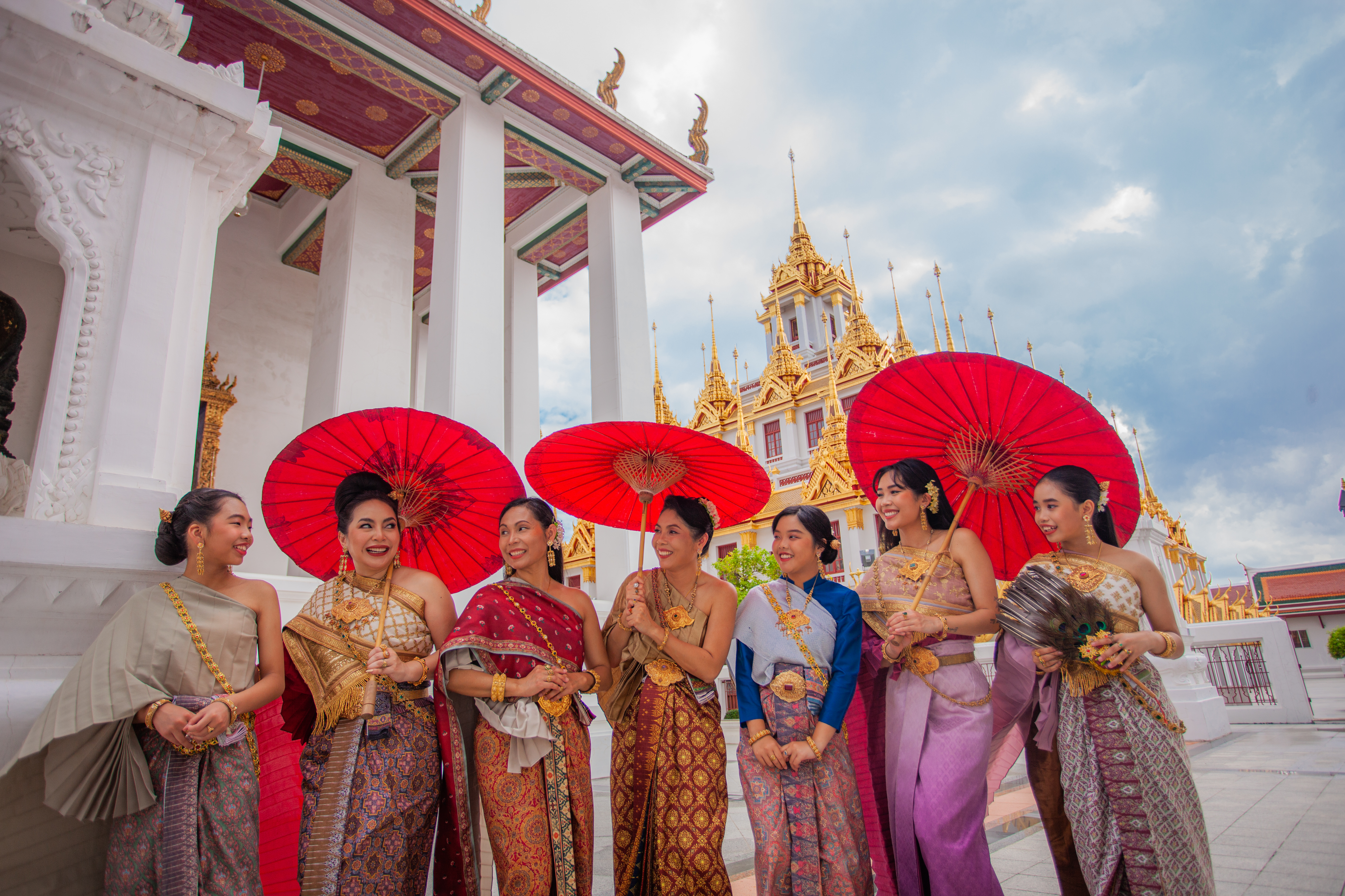 Beautiful Thai Women Traditional Dress Costume Stock Photo 620220572 |  Shutterstock