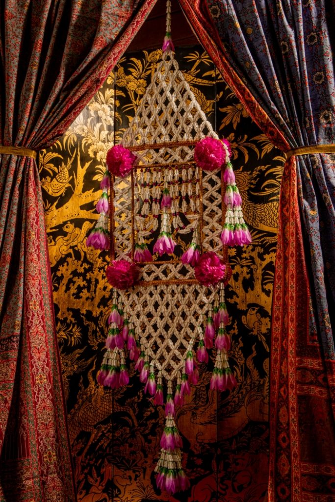 Thai Style Studio 1984 เครื่องแขวนไทยโบราณ – ศิลปะลอยลมที่งดงามเหนือกาลเวลา 21