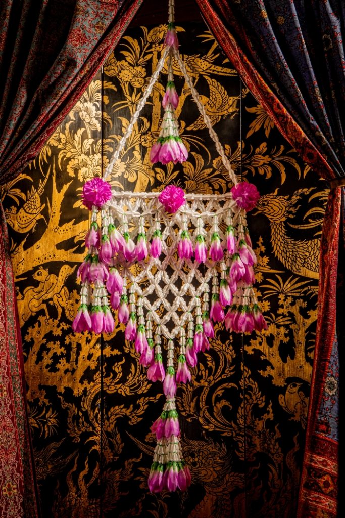 Thai Style Studio 1984 เครื่องแขวนไทยโบราณ – ศิลปะลอยลมที่งดงามเหนือกาลเวลา 19