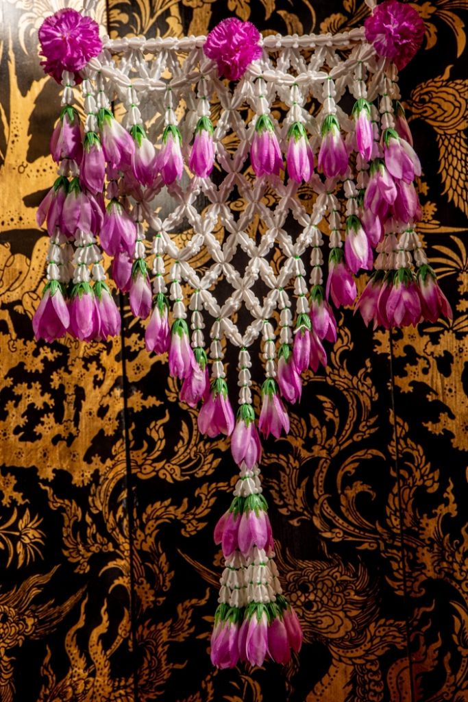 Thai Style Studio 1984 เครื่องแขวนไทยโบราณ – ศิลปะลอยลมที่งดงามเหนือกาลเวลา 17