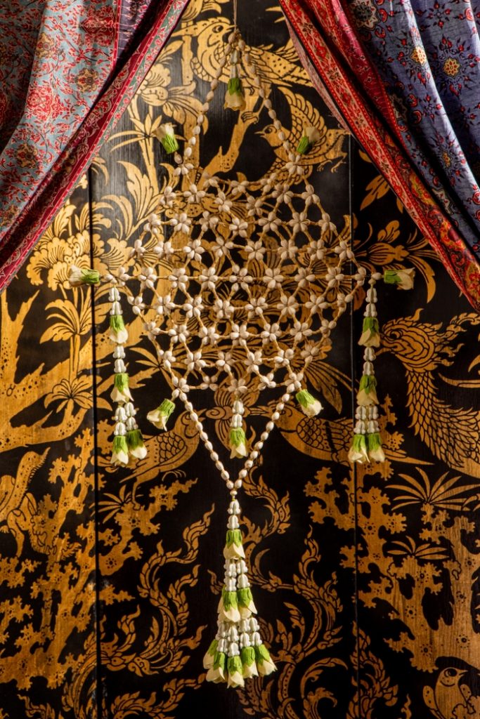 Thai Style Studio 1984 เครื่องแขวนไทยโบราณ – ศิลปะลอยลมที่งดงามเหนือกาลเวลา 25