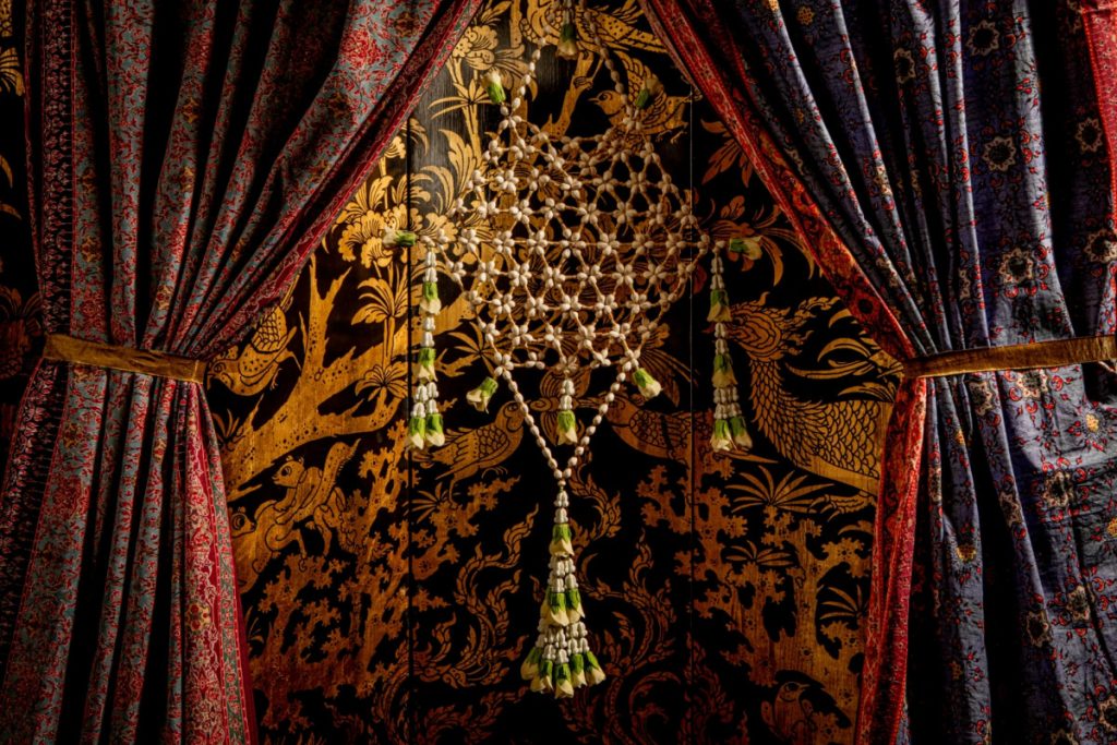 Thai Style Studio 1984 เครื่องแขวนไทยโบราณ – ศิลปะลอยลมที่งดงามเหนือกาลเวลา 13