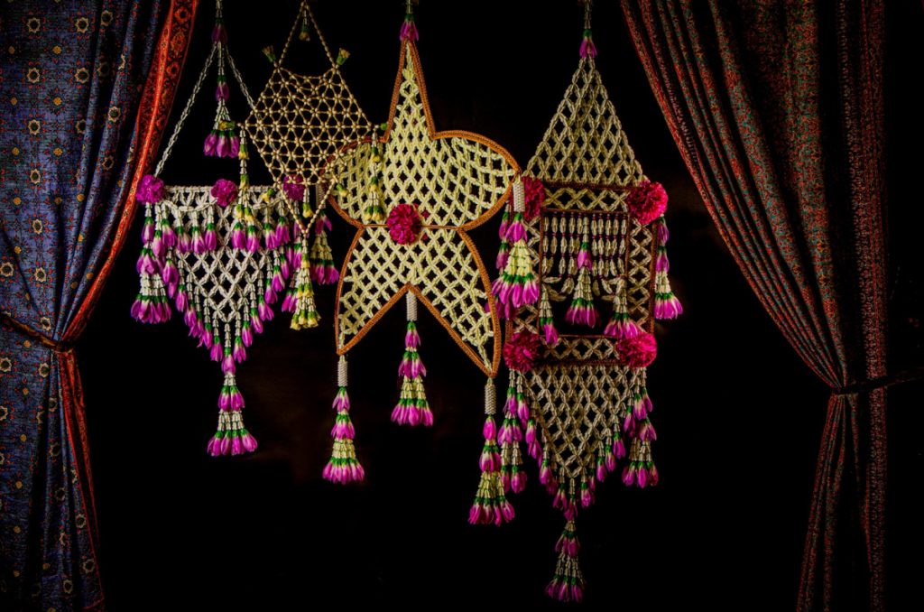 Thai Style Studio 1984 เครื่องแขวนไทยโบราณ – ศิลปะลอยลมที่งดงามเหนือกาลเวลา 1