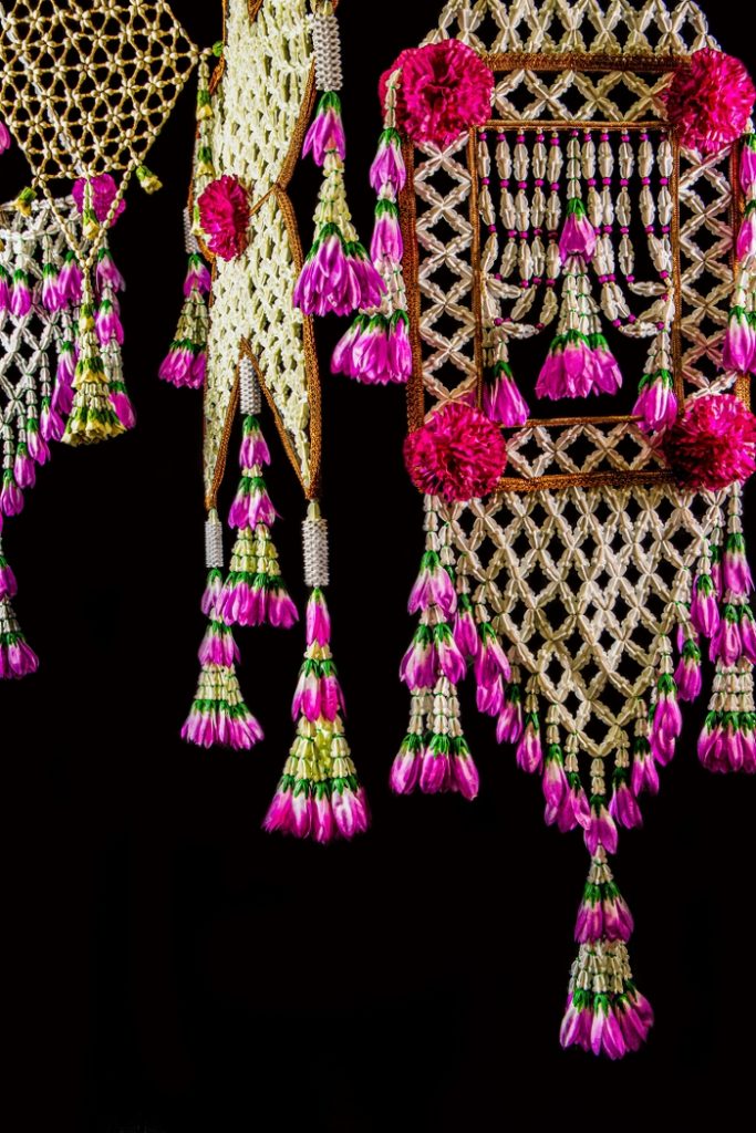 Thai Style Studio 1984 เครื่องแขวนไทยโบราณ – ศิลปะลอยลมที่งดงามเหนือกาลเวลา 3