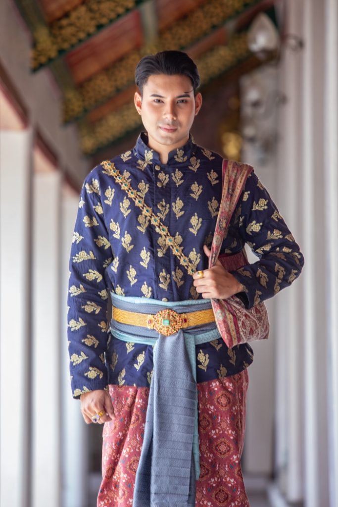 Thai Style Studio 1984 5ชุดไทยผู้ชาย เปลี่ยนวัดให้กลายเป็นรันเวย์ ดูเท่ทุกองศา 5