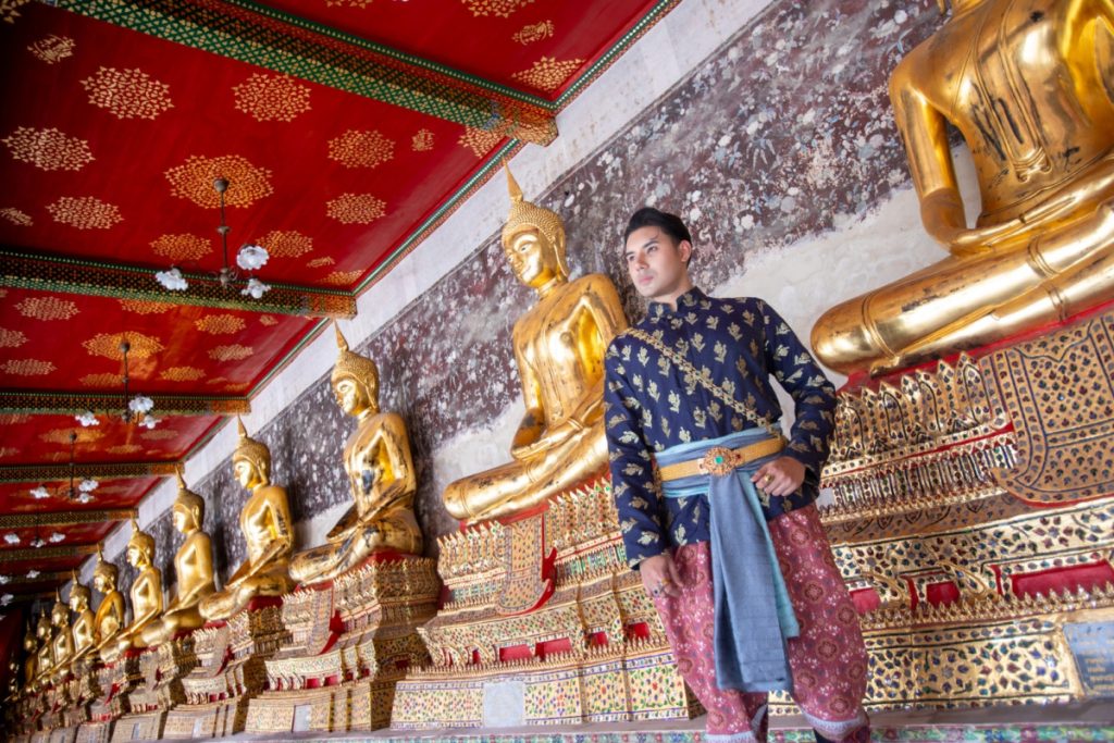 Thai Style Studio 1984 5ชุดไทยผู้ชาย เปลี่ยนวัดให้กลายเป็นรันเวย์ ดูเท่ทุกองศา 9