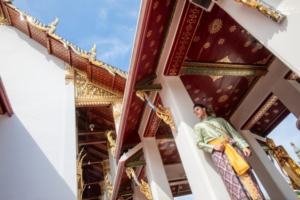 Thai Style Studio 1984 5ชุดไทยผู้ชาย เปลี่ยนวัดให้กลายเป็นรันเวย์ ดูเท่ทุกองศา 13