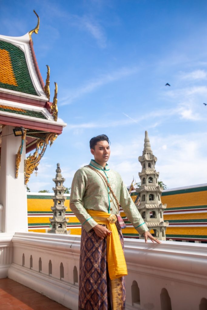 Thai Style Studio 1984 5ชุดไทยผู้ชาย เปลี่ยนวัดให้กลายเป็นรันเวย์ ดูเท่ทุกองศา 19