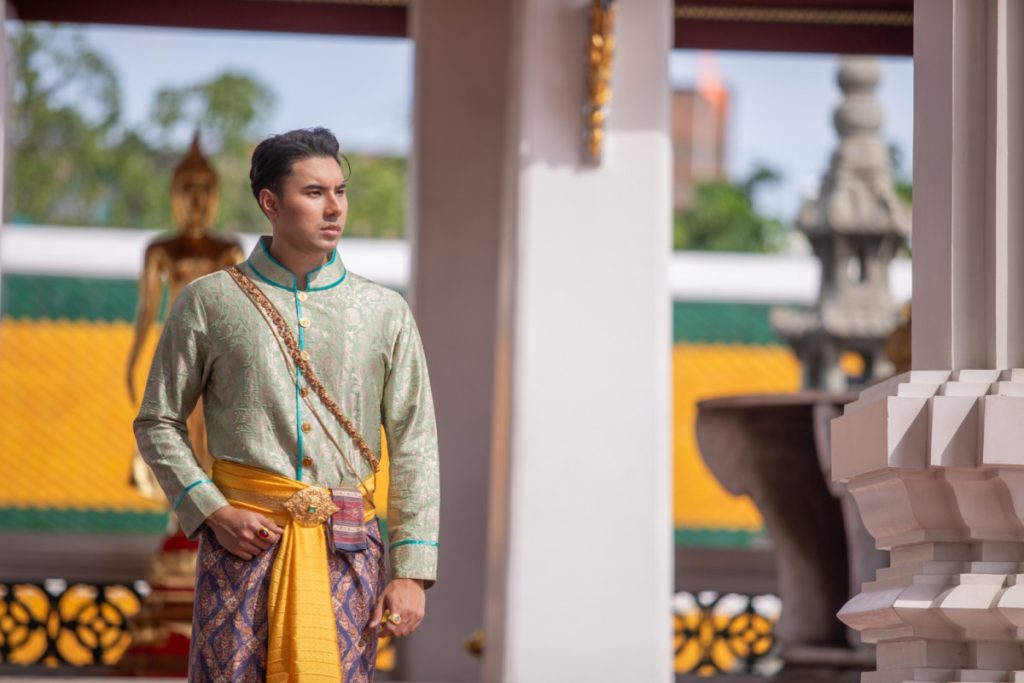 Thai Style Studio 1984 5ชุดไทยผู้ชาย เปลี่ยนวัดให้กลายเป็นรันเวย์ ดูเท่ทุกองศา 17