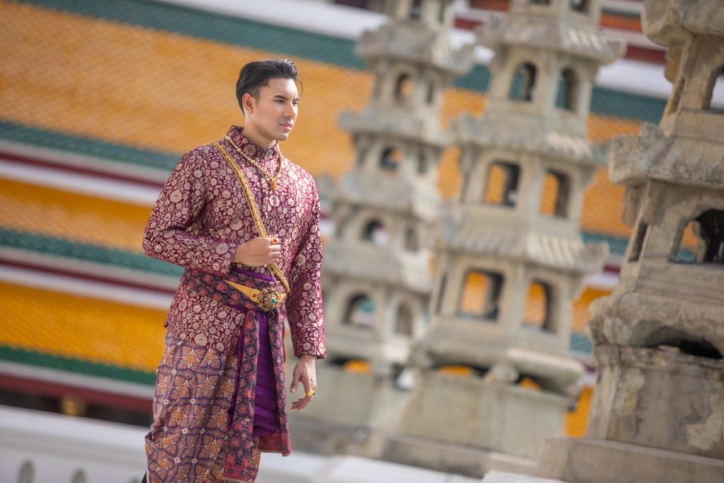 Thai Style Studio 1984 5ชุดไทยผู้ชาย เปลี่ยนวัดให้กลายเป็นรันเวย์ ดูเท่ทุกองศา 23