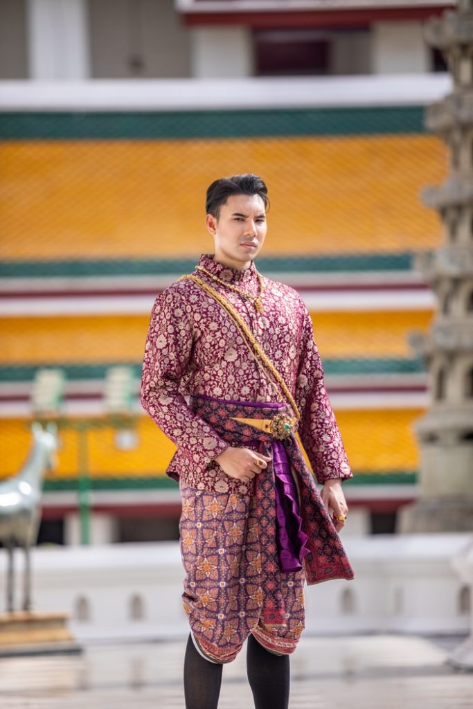 Thai Style Studio 1984 5ชุดไทยผู้ชาย เปลี่ยนวัดให้กลายเป็นรันเวย์ ดูเท่ทุกองศา 21