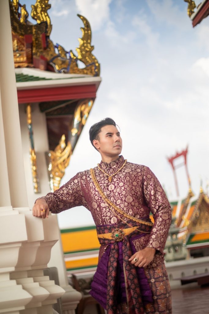 Thai Style Studio 1984 5ชุดไทยผู้ชาย เปลี่ยนวัดให้กลายเป็นรันเวย์ ดูเท่ทุกองศา 25