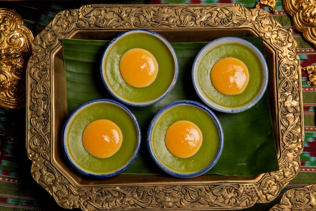 Thai Style Studio 1984 ขนมไทยโบราณ เรื่องเล่าและเสน่ห์ที่ซ่อนอยู่ในแต่ละคำ 84 Thai Style Studio 1984 ขนมไทยโบราณ เรื่องเล่าและเสน่ห์ที่ซ่อนอยู่ในแต่ละคำ 83